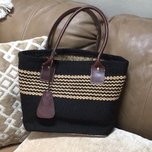 🌻 Gap straw purse black natural woven w/ keychain